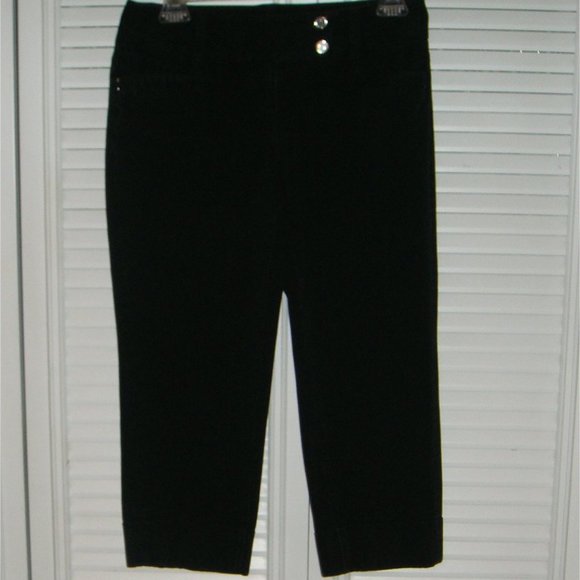 White House Black Market Slim Capri - Picture 1 of 4